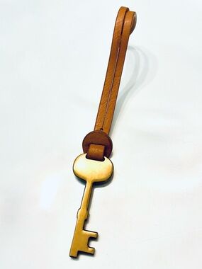 FOSSIL, Brass Key Charm with Tan Leather Loop